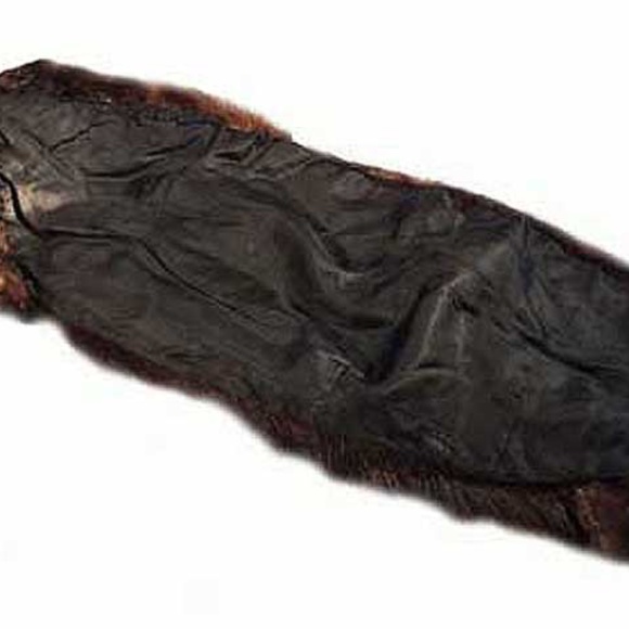 COLLAR, MUSKRAT FUR, LOOKS UNWORN, VERY THICK SOFT FUR, MEDIUM BROWN, 45 X 10 IN - Picture 5 of 7